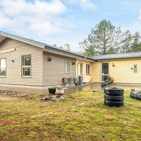 8 Person In Blavand-by Traum *